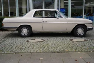 Foto 8 di 8: MERCEDES-BENZ 250 CE  