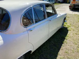 Foto 9 di 35: JAGUAR 420 Saloon 