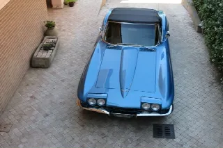 Foto 30 di 33: CHEVROLET Corvette C2 Sting Ray Convertibile 327/350 HP 