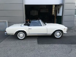 Foto 5 di 9: MERCEDES-BENZ SL Pagoda (1963-1971) 230sl 