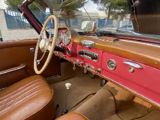 Foto 5 di 9: MERCEDES-BENZ 190 SL  