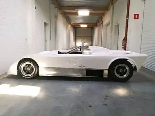 Foto 5 di 5: LOLA  T492