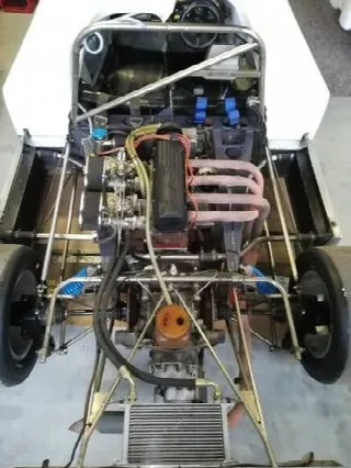 Foto 4 di 5: LOLA  T492