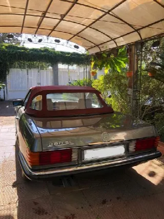 Foto 4 di 9: MERCEDES-BENZ SL(1971-1989) 280 SL R107  