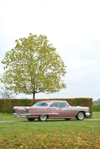 Foto 2 di 12: OLDSMOBILE 98 hardtop sedan 
