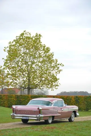 Foto 3 di 12: OLDSMOBILE 98 hardtop sedan 