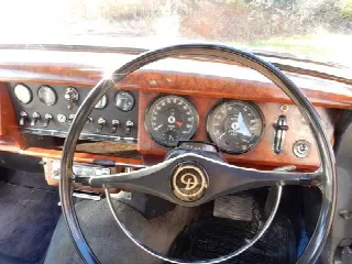 Foto 3 di 6: DAIMLER V8 AUTO 2.5