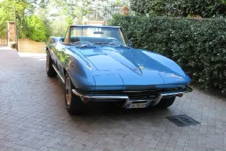 Foto 2 di 33: CHEVROLET Corvette C2 Sting Ray Convertibile 327/350 HP 