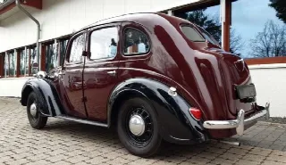 Foto 3 di 3: AUSTIN Ten Saloon 