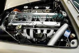Foto 6 di 6: ASTON MARTIN DB5  