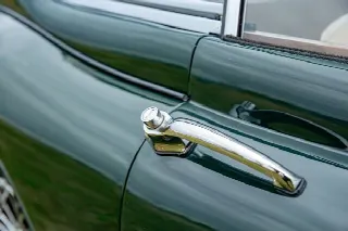 Foto 10 di 15: JAGUAR XK 150 FHC  