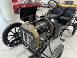 Foto 10 di 28: ISOTTA FRASCHINI Fraschini-DONOTUSE FENC  
