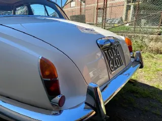 Foto 12 di 35: JAGUAR 420 Saloon 