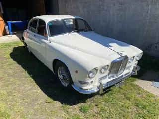 Foto 2 di 35: JAGUAR 420 Saloon 
