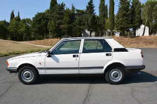 Foto 3 di 3: ALFA ROMEO Giulietta berlina  