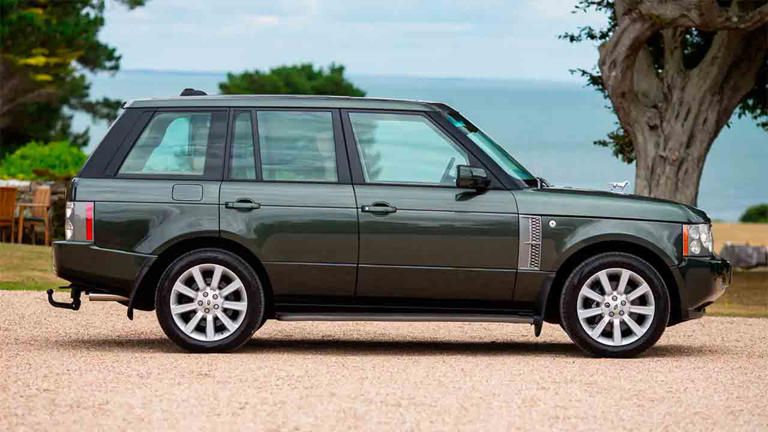 La Range Rover Supercharged Vogue SE della Regina Elisabetta II è stata battuta all'asta a 175.500 sterline