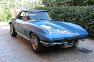Foto 26 di 33: CHEVROLET Corvette C2 Sting Ray Convertibile 327/350 HP 