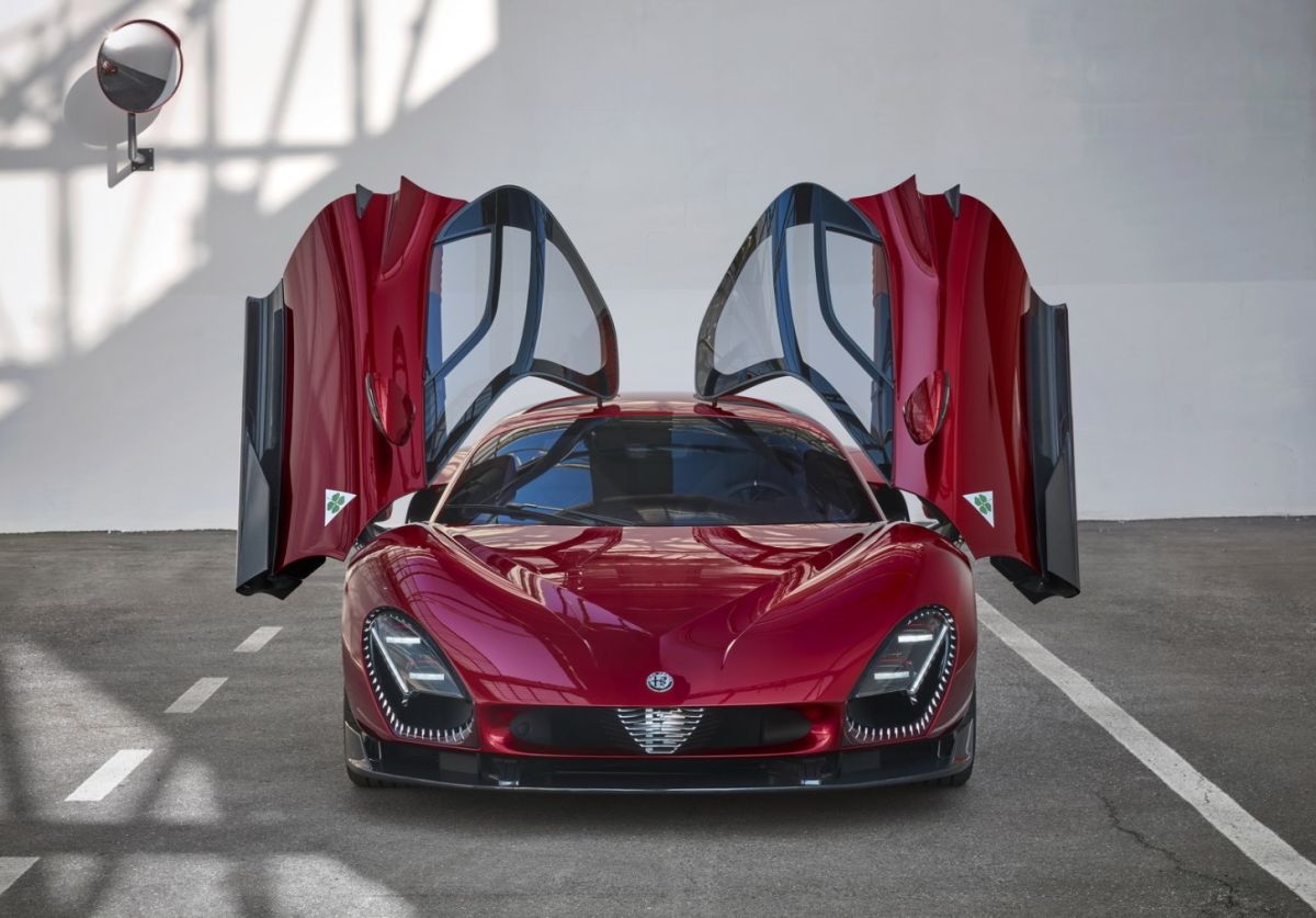 ALFA ROMEO 33 Stradale 1967. FAVOLOSA! 