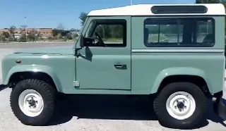 Foto 10 di 17: LAND ROVER Defender (1984-) 90 td5 HERITAGE STYLE     
