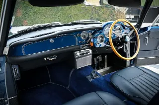 Foto 6 di 10: ASTON MARTIN DB4 Convertible 