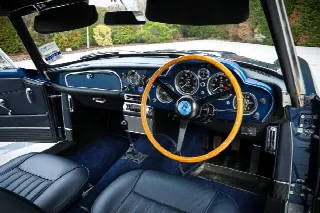Foto 4 di 10: ASTON MARTIN DB4 Convertible 