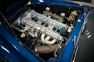 Foto 5 di 10: ASTON MARTIN DB4 Convertible 