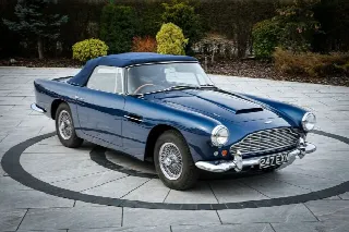 Foto 7 di 10: ASTON MARTIN DB4 Convertible 