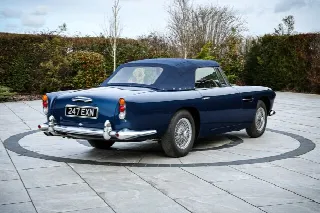 Foto 8 di 10: ASTON MARTIN DB4 Convertible 