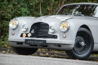 Foto 2 di 30: ASTON MARTIN DB2/4 (1953-1959) MKI 3 Litre Original Left Hand Drive, subscribed for the 1954 Mille Miglia  