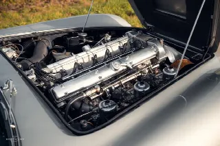 Foto 19 di 20: ASTON MARTIN DB5  Finished in the legendary Silver Birch colour 