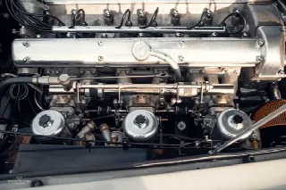 Foto 20 di 20: ASTON MARTIN DB5  Finished in the legendary Silver Birch colour 