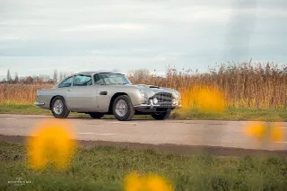Foto 10 di 20: ASTON MARTIN DB5  Finished in the legendary Silver Birch colour 