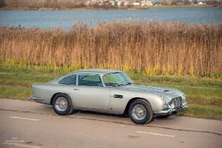 Foto 12 di 20: ASTON MARTIN DB5  Finished in the legendary Silver Birch colour 