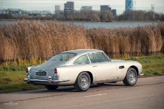 Foto 15 di 20: ASTON MARTIN DB5  Finished in the legendary Silver Birch colour 
