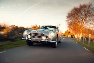 Foto 4 di 20: ASTON MARTIN DB5  Finished in the legendary Silver Birch colour 