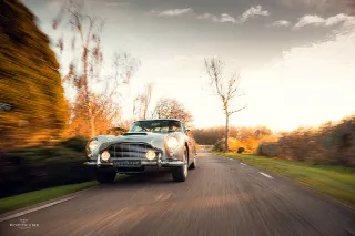 Foto 3 di 20: ASTON MARTIN DB5  Finished in the legendary Silver Birch colour 