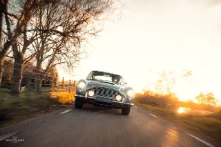Foto 5 di 20: ASTON MARTIN DB5  Finished in the legendary Silver Birch colour 