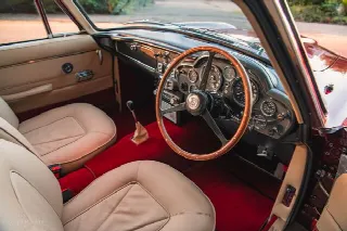 Foto 24 di 24: ASTON MARTIN DB6(1965-1971) Fitted with power steering since new