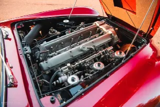 Foto 21 di 24: ASTON MARTIN DB6(1965-1971) Fitted with power steering since new