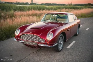 Foto 4 di 24: ASTON MARTIN DB6(1965-1971) Fitted with power steering since new