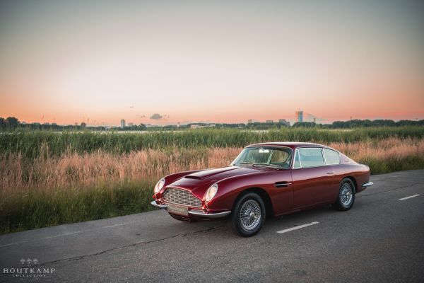 ASTON MARTIN DB6(1965-1971) Fitted with power steering since new
