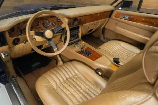 Foto 2 di 10: ASTON MARTIN V8