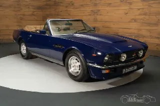 Foto 6 di 10: ASTON MARTIN V8