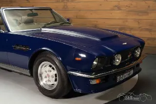 Foto 8 di 10: ASTON MARTIN V8