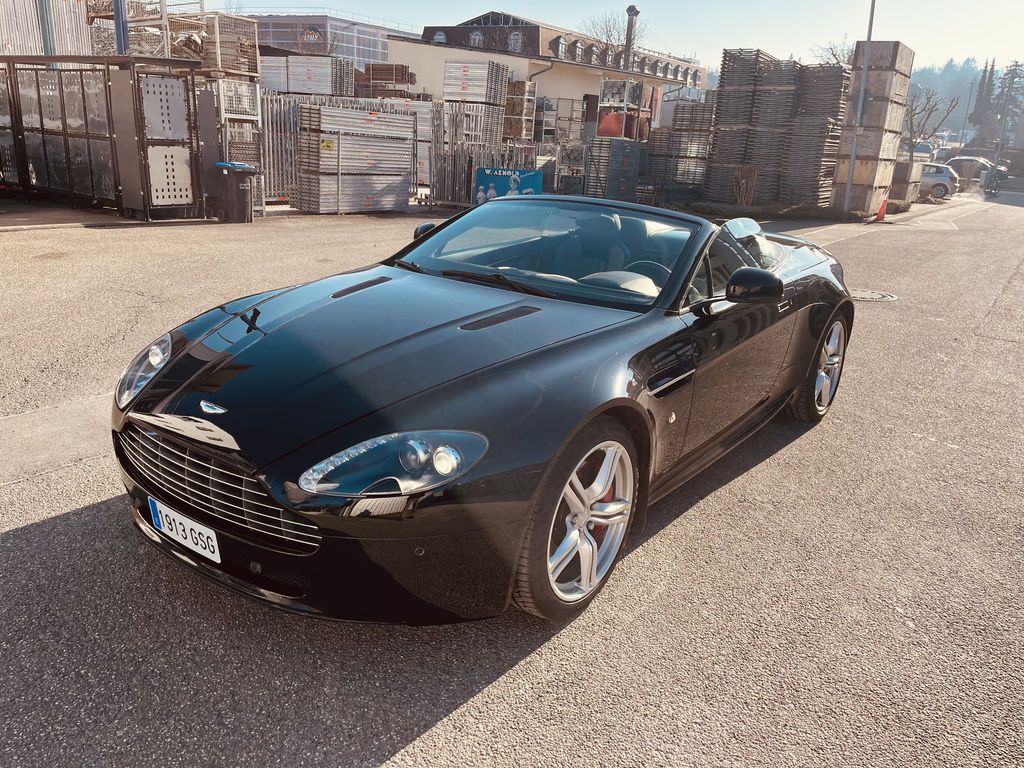 ASTON MARTIN V8