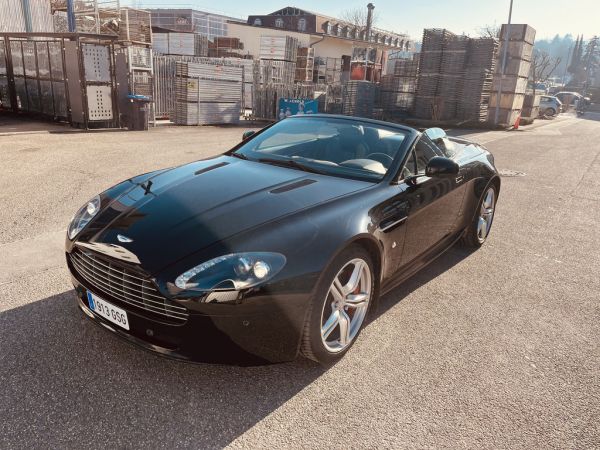 ASTON MARTIN V8
