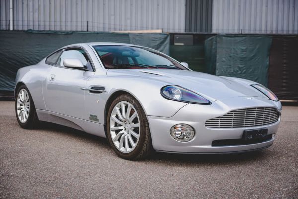 ASTON MARTIN Vanquish 