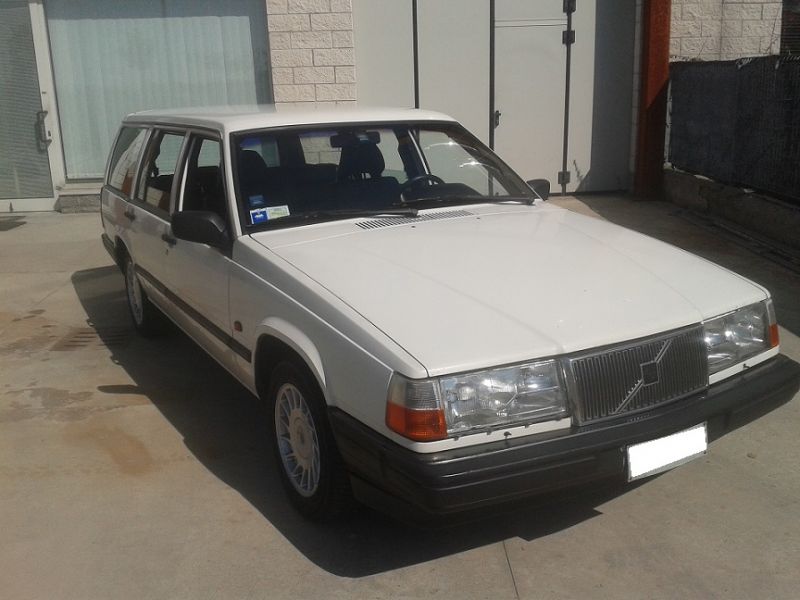 VOLVO  945 SW D