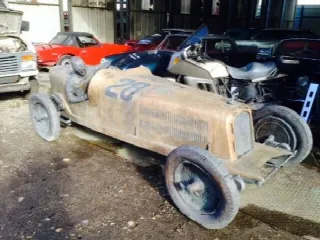 Foto 1 di 1: ALFA ROMEO 8C (1931-1939) 8C MONZA CON NUVOLARI  - BRONZO di Gordon Chism 