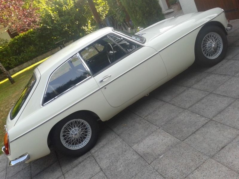 MG B GT 
